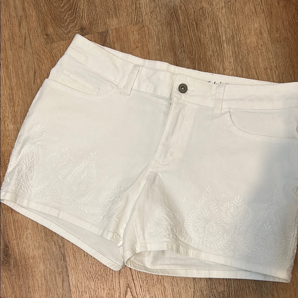 White Embroidered Jean Women's Shorts NWOT